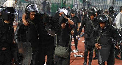 الداخلية: الجماهير حرقت ثلاث سيارات وأصابت 25 شرطي.. وإعادة النظر في حضورهم للمباريات